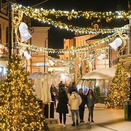 Sweet Homme Apartman Craiova Kültér fotó